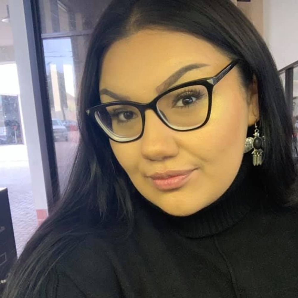 Meet your Posher, Yesi